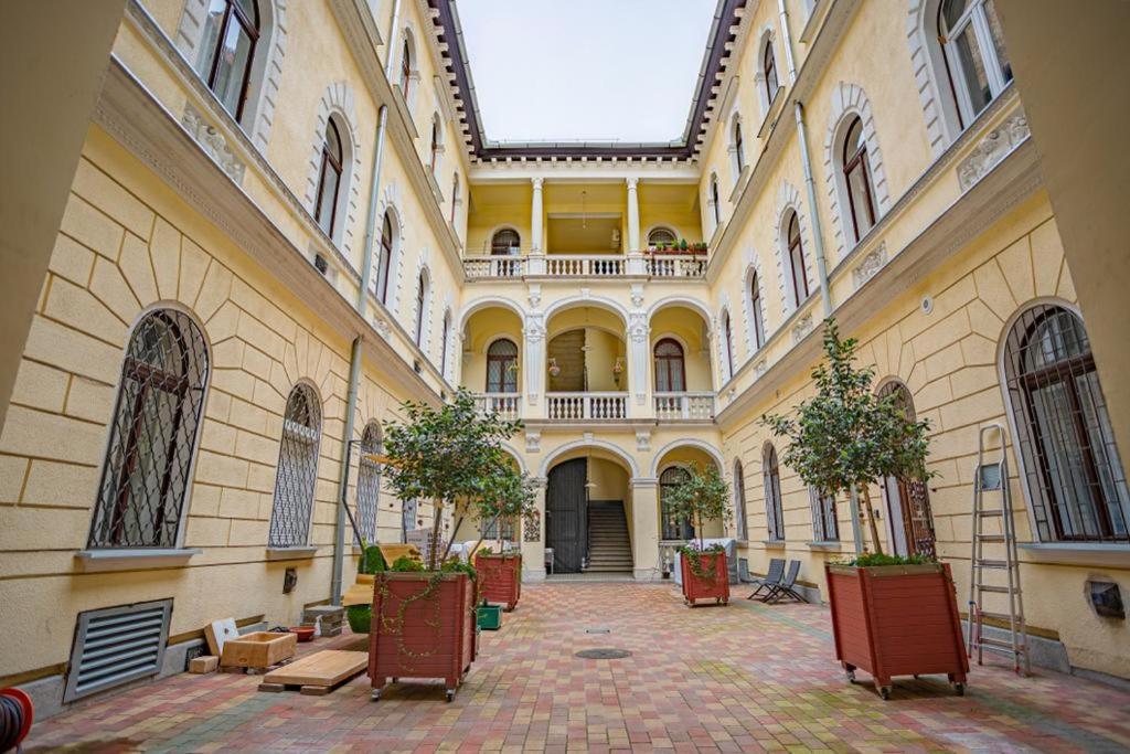 Cosy Gallery Flat In Akacfa St. Budapest Exterior photo